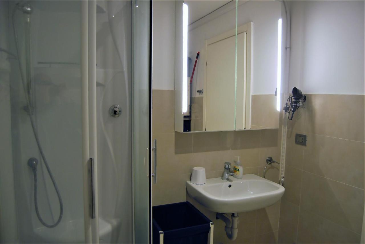 Modern & Bright Flat - 2 Min From The Sea Appartamento *